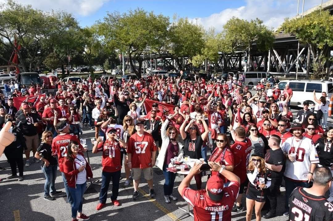 LARGE TAILGATE PIC